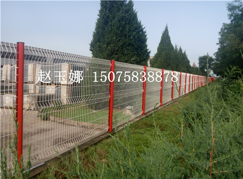 桃型柱護(hù)欄網(wǎng)，熔堅(jiān)固美觀于一身的護(hù)欄網(wǎng)產(chǎn)品