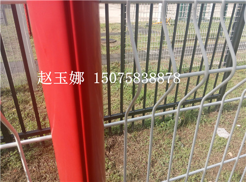 桃型柱護(hù)欄網(wǎng)，熔堅(jiān)固美觀于一身的護(hù)欄網(wǎng)產(chǎn)品